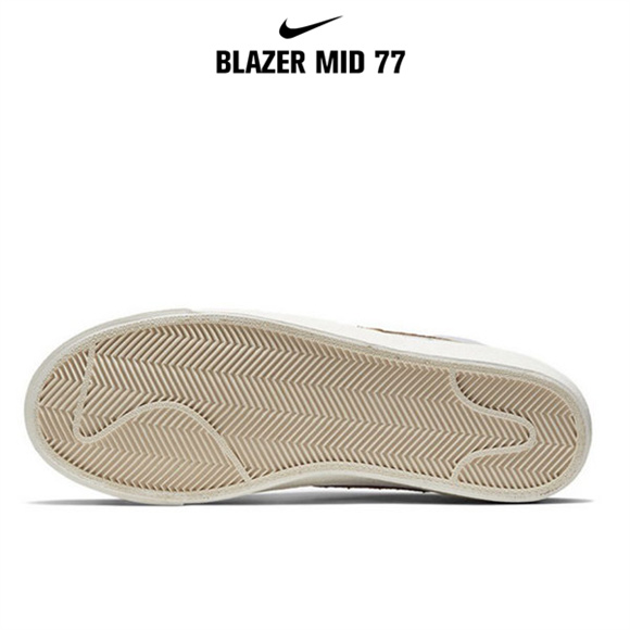 Blazer Mid '77白 棕色蛇紋5